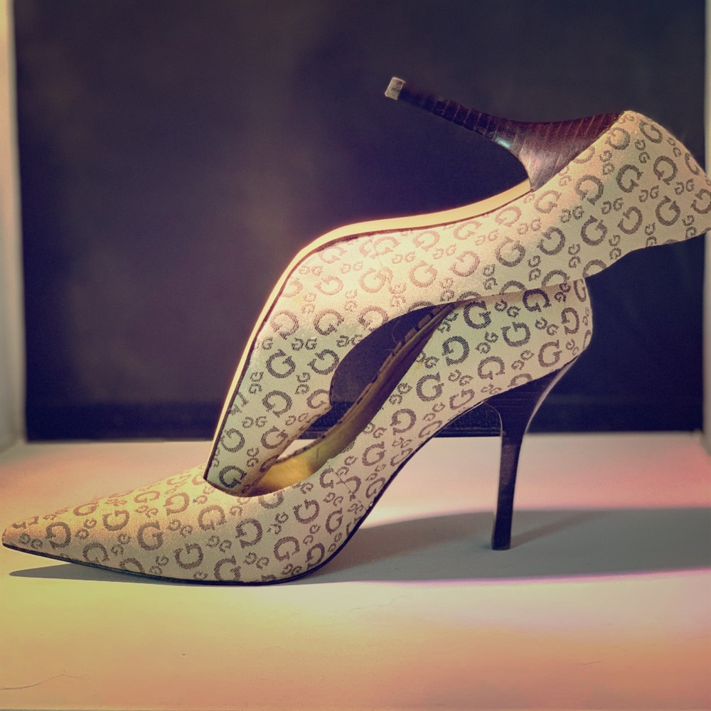 Beautiful & sexy Guess heels